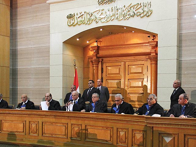 Кассационный суд Каира отменил высшую меру наказания для 149 сторонников экс-президента Египта Мухаммеда Мурси за участие в беспорядках летом 2013 года и распорядился возобновить делопроизводство