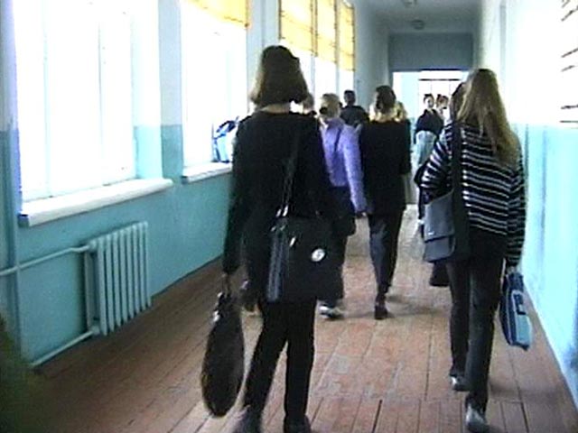 В московской школе подростки изнасиловали в раздевалке 13-летнюю девочку