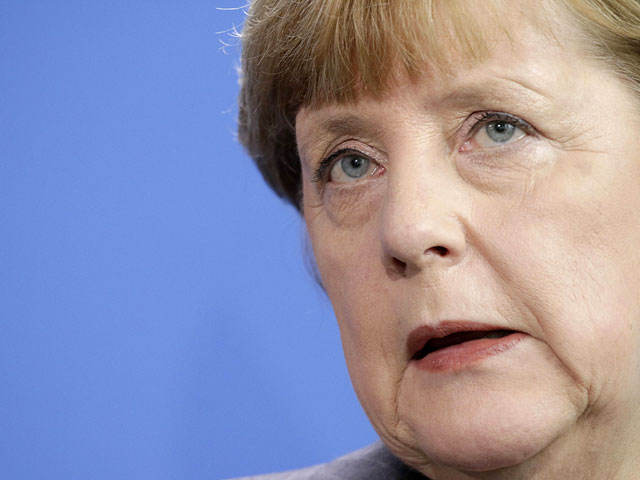 Кризисная ситуация, сложившаяся в Германии из-за наплыва беженцев с Ближнего Востока и из стран Африки, негативно сказались на рейтинге правительства и канцлера Ангелы Меркель