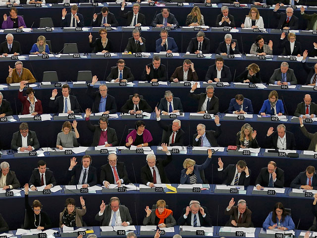 В четверг, 4 февраля, Европарламент на пленарной сессии в Страсбурге принял резолюцию, в которой призвал Совет ЕС сохранять санкции против России до возврата Крыма в состав Украины