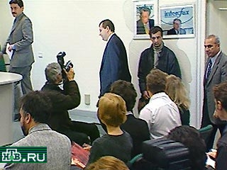 Руководитель "Газпром-Медиа" Альфред Кох заявил о намерении решить проблемы с "Медиа-Мостом" через суд