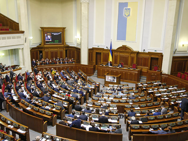 Группа депутатов Верховной Рады внесла на рассмотрение украинского парламента проект постановления об отмене безвизового режима с Россией