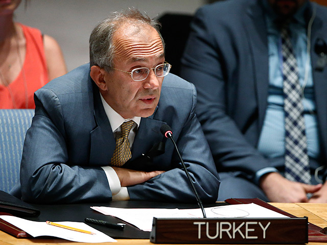Постоянный представитель Турции при ООН Халит Чевик обвинил Москву в уклонении от прямых контактов на высшем уровне после инцидента со сбитым российским бомбардировщиком Су-24 в конце ноября прошлого года