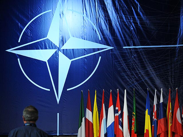 НАТО разрабатывает новую стратегию реагирования на нетрадиционные методы ведения войны, примененные Россией