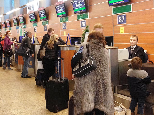 В последние годы жители России все реже выбираются отдохнуть за границу, предпочитая путешествовать по родной земле или вообще никуда не ездить