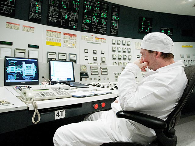 На трех российских атомных электростанциях с 1 апреля сократят до 15% персонала, сообщает FlashNord со ссылкой на источники на Кольской, Балаковской и Курской АЭС. Официального подтверждения этой информации нет