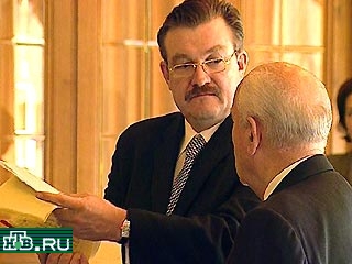 После заседания Общественного совета НТВ его председатель Михаил Горбачев сообщил, что попросил президента Владимира Путина о встрече, на которой хотел бы обсудить ситуацию вокруг НТВ и "Газпрома"