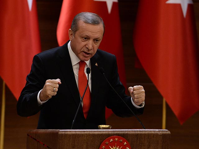 Президент Турции Реджеп Тайип Эрдоган не исключил, что республика может открыть свои границы для прохода сирийских беженцев в Европу