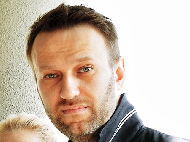 Глава Фонда борьбы с коррупцией Алексей Навальный подал в суд на президента России Владимира Путина, обвинив его в использовании служебного положения для помощи зятю