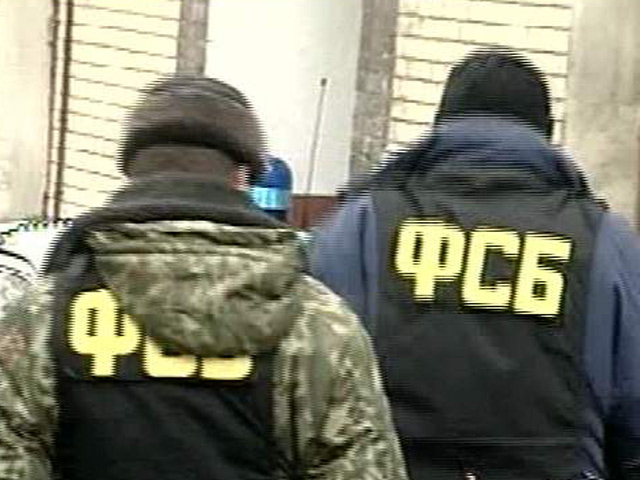 Сотрудники ФСБ в Крыму провели обыски домах крымских татар и задержали нескольких представителей этой народности