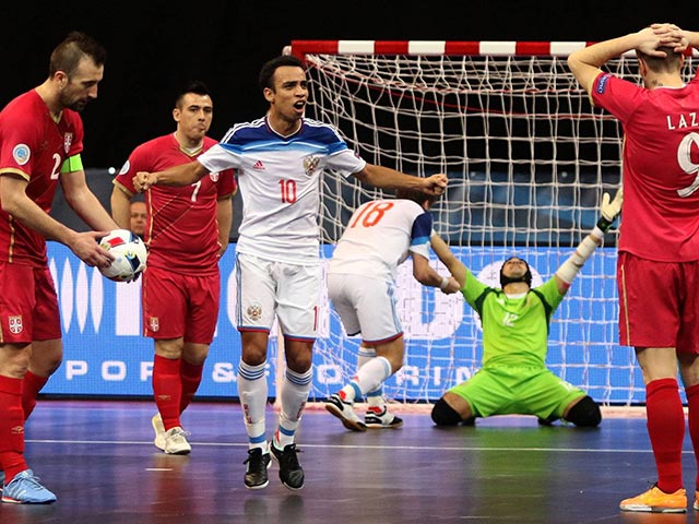 Сборная России победила команду Сербии в полуфинале чемпионата Европы по мини-футболу, который проходит в эти дни в Белграде. Встреча завершилась поражением хозяев турнира в овертайме со счетом 2:3