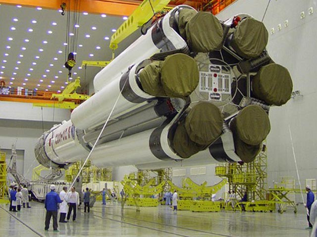 Ракета-носитель "Протон-М" для миссии EхоMars доставлена на Байконур