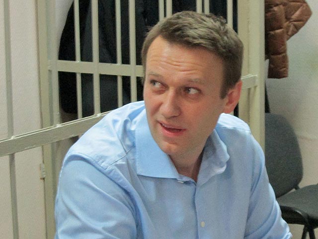 Мосгорсуд отложил на 16 марта рассмотрение вопроса о законности взыскания 16 млн рублей с Алексея Навального и еще двух фигурантов дела о растрате имущества "Кировлеса" по иску компании