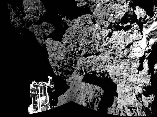 В пятницу, 12 февраля, в Германском центре авиации и космонавтики (DLR) заявили о скором прекращении попыток связаться со спускаемым аппаратом Philae, который находится на комете Чурюмова - Герасименко