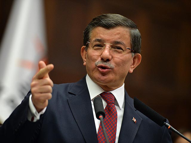 Премьер-министр Турции назвал цель возможной военной операции на территории в Сирии: страна готова усмирять боевиков партии "Демократический союз", в которую объединены сирийские курды, сообщил глава турецкого правительства Ахмет Давутоглу