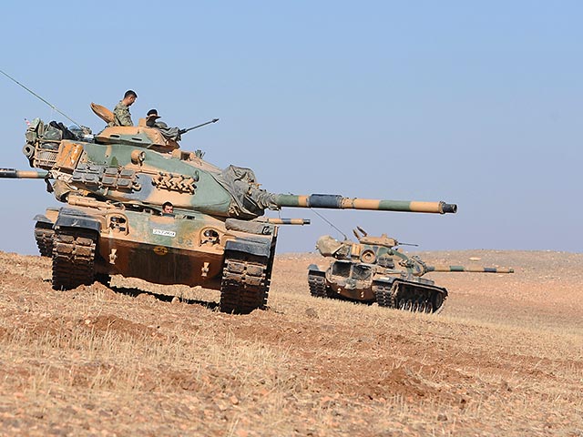 Турция второй день обстреливает позиции курдских повстанцев на севере Сирии: в воскресенье представители курдской партии "Демократический союз" (ПДС) отказались покидать занятые в боях районы на севере провинции Алеппо