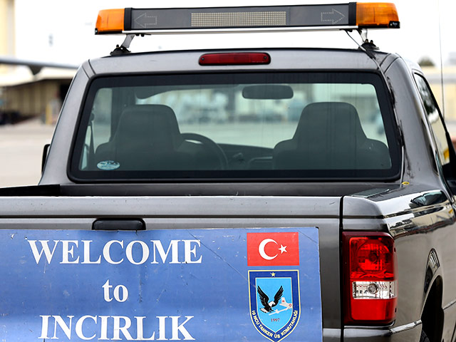 Ранее глава МИД Турции Мевлют Чавушоглу говорил о том, что военные представители Саудовской Аравии прибыли на турецкую базу Инджирлик, которая находится в восьми километрах от турецкого города Адана близ сирийской границы