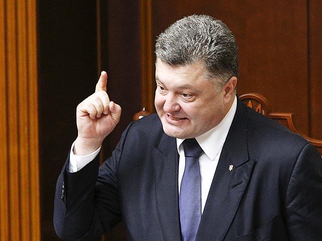 Президент Украины Петр Порошенко призвал премьер-министра Арсения Яценюка и генерального прокурора Виктора Шокина уйти в отставку "для восстановления доверия к власти"