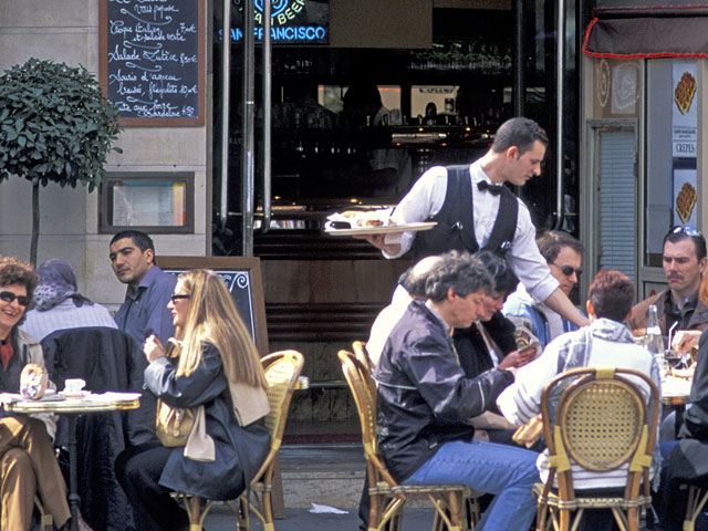 Во Франции владелец ресторана запретил банкирам вход в свое заведение