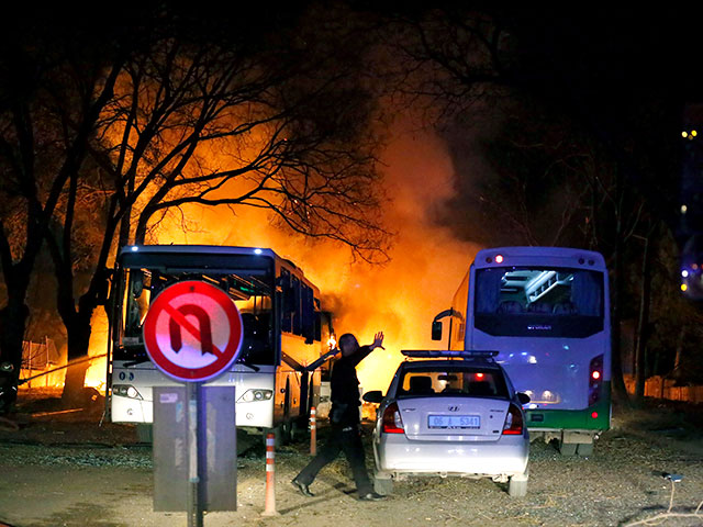 В Анкаре произошел мощный взрыв. По предварительным данным, взрыв прогремел около общежития военных