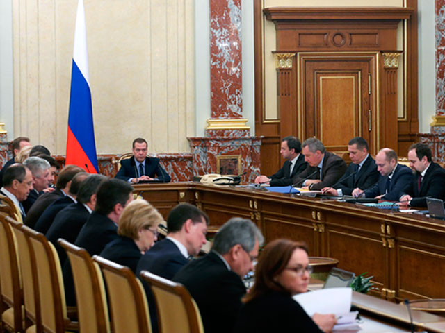 Премьер-министр Дмитрий Медведев констатировал, что подготовка "антикризисного плана" правительства вошла в заключительную стадию, и дал еще одну неделю на его доработку