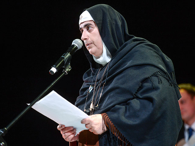 Cирийская монахиня-правозащитница, матушка Агнесс Мариам Ас-Салиб (премия в номинации "Правозащитник") на церемонии вручения премии "Фемида"