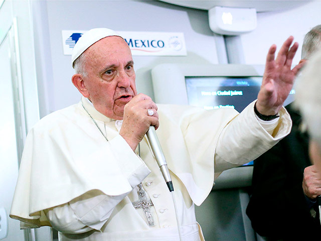 Папа Римский Франциск, беседуя с журналистами на борту самолета по дороге из Мексики, где он находился с апостольским визитом, назвал аборт "абсолютным злом"