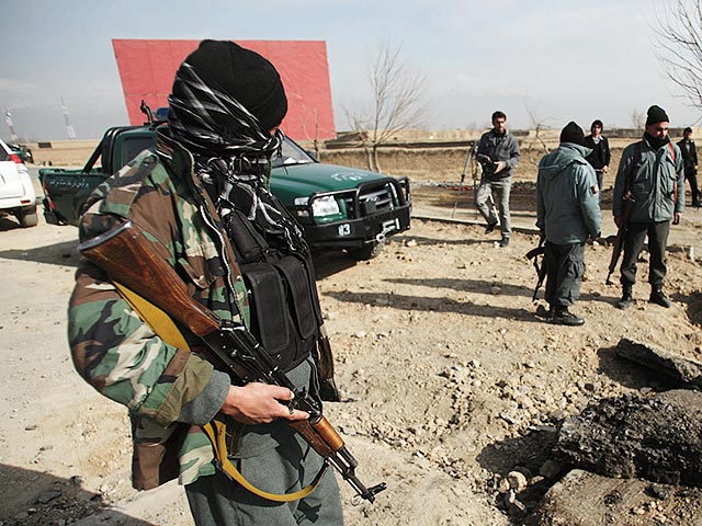 В афганской провинции Парван террорист-смертник совершил самоподрыв. В результате теракта погибли 13 человек. Ответственность за взрыв взяла на себя запрещенная в России террористическая группировка "Талибан"