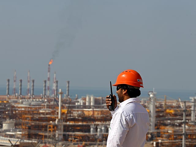 Мировые цены на нефть возобновили падение после заявлений Ирана и Саудовской Аравии о том, что они не будут сокращать добычу с целью снижения перепроизводства