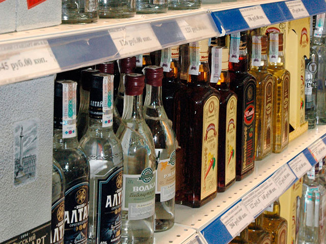 Минпромторг предлагает снова разрешить продажу алкоголя у школ и больниц