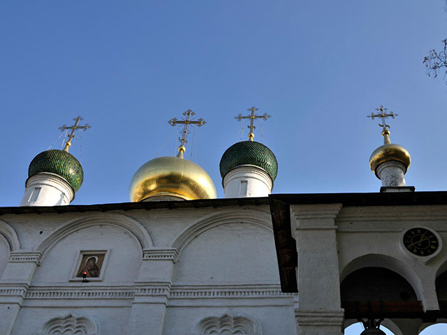 Здания Сретенского монастыря в Москве не пострадали при пожаре
