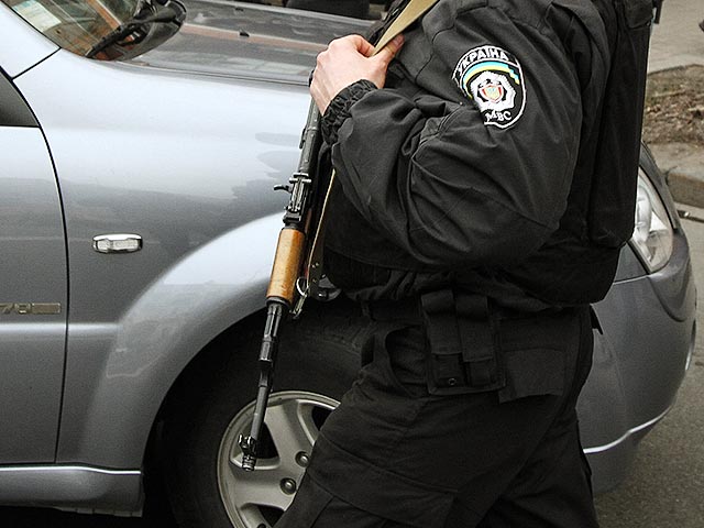 Во Львове саперы обезвредили подозрительный предмет, похожий на взрывное устройство, обнаруженный у входа в общественную приемную областного управления Службы безопасности Украины (СБУ)