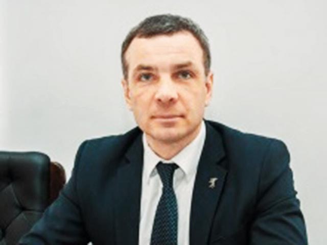 Исполняющий обязанности мэра Ярославля Алексей Малютин потребовал демонтировать мемориальную табличку, установленную 27 февраля 2016 года на доме, в котором некогда жил оппозиционный политик Борис Немцов, убитый год назад в Москве