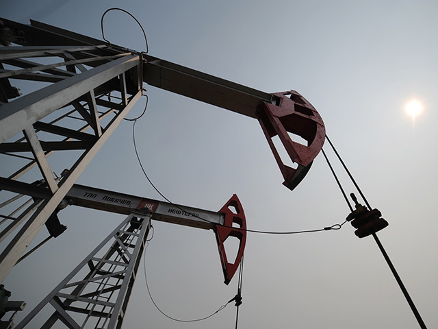 Испугавшиеся потери доли рынка нефтяные компании попросят Путина не сокращать добычу нефти