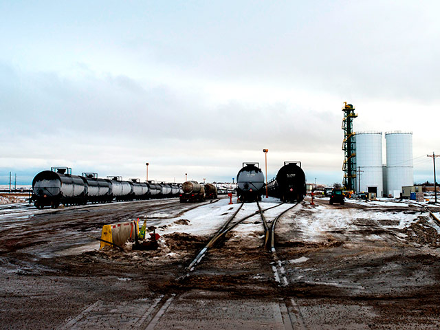 Несколько крупных производителя сланцевой нефти в США впервые за многие годы пошли на сокращение добычи