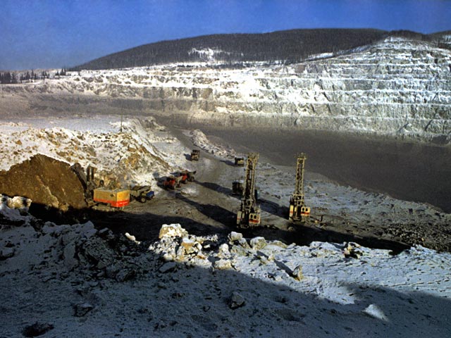 По данным Арбитражного суда Хакасии, ООО "Тейский рудник" с начала года находится в процедуре конкурсного производства, все работы приостановлены, а сотрудники предприятия сокращены