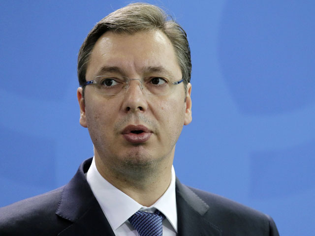 В Сербии не будет проводиться референдум о вступлении в НАТО, "это надуманный вопрос". Об этом сообщил во вторник вечером премьер-министр страны Александар Вучич