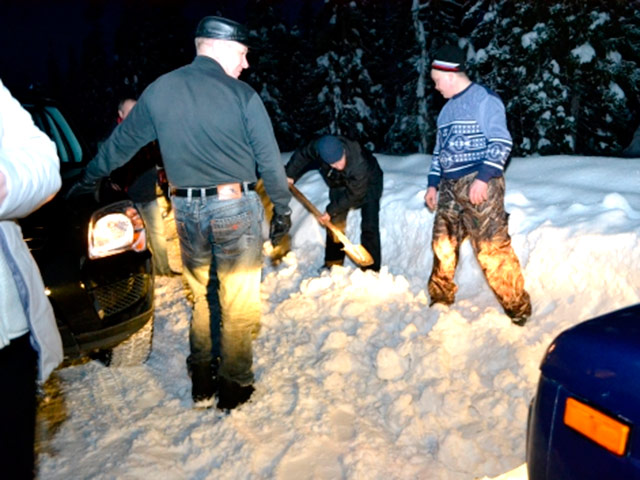 В Республике Коми сложилась тяжелая транспортная ситуация из-за плохого обслуживания дорог в период снегопадов и метелей