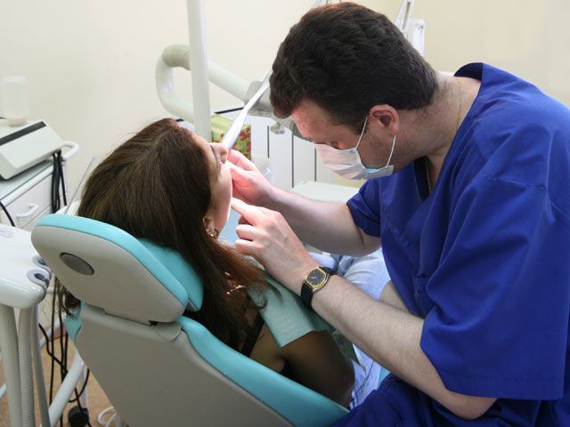 Норильская стоматология выплатит пациентке 150 тысяч рублей за сломанную челюсть
