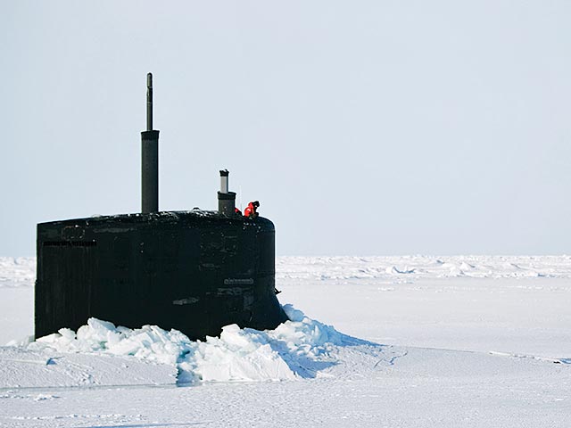 По мере того как Россия активизирует свою военную деятельность в Арктике, Военно-морские силы США также продолжают работу на Крайнем Севере, однако утверждают, что сосредоточена она на научных целях