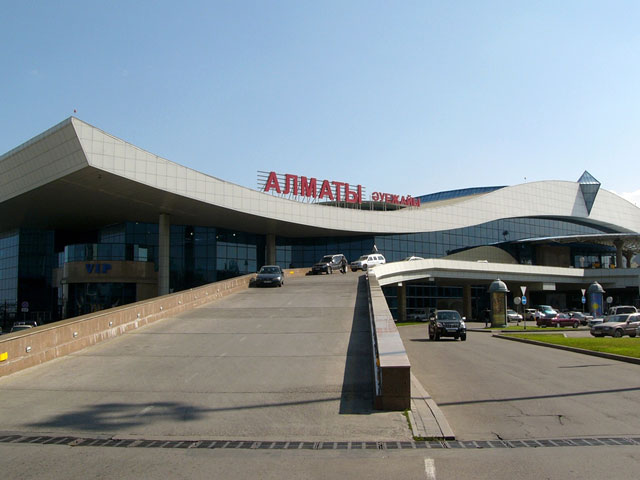 Командир лайнера Air Astana прилетел в Казахстан из Москвы в наркотическом опьянении и с пакетом марихуаны