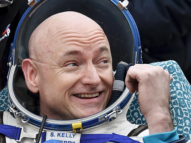 Рост астронавта Скотта Келли, вернувшегося 2 марта на Землю, увеличился примерно на пять сантиметров за год, проведенный на Международной космической станции (МКС), и уже вернулся к норме