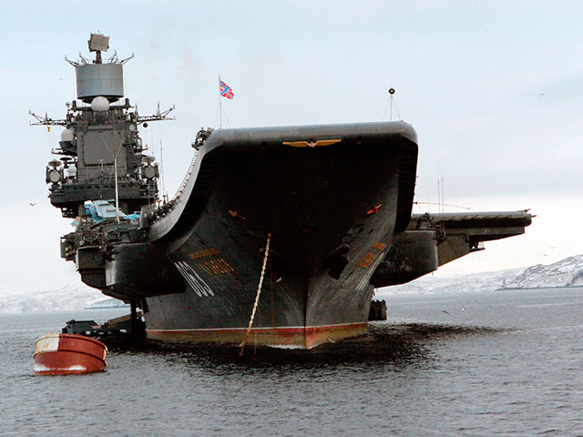 Единственный российский тяжелый авианесущий крейсер "Адмирал Кузнецов" летом планируется отправить в Средиземное море