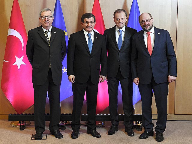 Саммит ЕС-Турция состоится 7 марта в Брюсселе. Лидеры стран-членов ЕС встретятся с премьер-министром Турции Ахметом Давутоглу, чтобы обсудить меры по борьбе с притоком нелегальных мигрантов в Европу через территорию этой страны