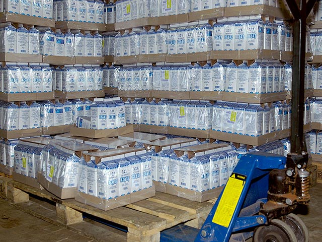 Приказ обязывает производителей питьевого пакетированного молока оформлять ветеринарные сопроводительные документы (ВСД) - бумажные справки и свидетельства - в отношении каждой партии произведенного продукта с марта 2016 года