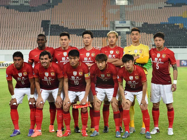 Китайский "Гуанчжоу Эвергранд" стал самым дорогим футбольным клубом в мире, сместив с вершины финансового рейтинга мадридский "Реал", утверждает РИА "Новости" со ссылкой на агентство Синьхуа