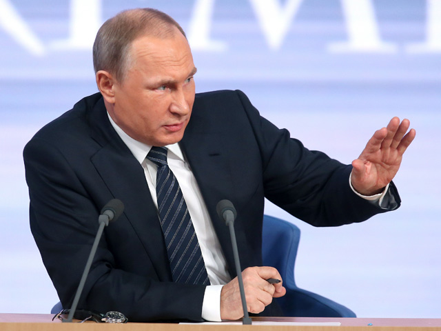 Президент Владимир Путин подписал закон, который приравнивает автопробеги к демонстрациям, а установку палаточных городков в общественных местах - к пикетированию