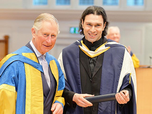 Принц Чарльз присвоил дирижеру Юровскому звание почетного доктора Королевского колледжа