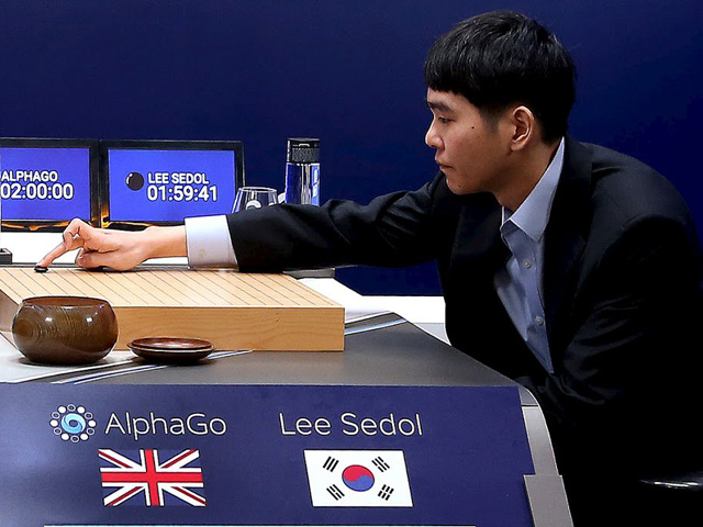 Компьютерная программа AlphaGo всухую обыграла в го лучшего среди людей гроссмейстера Ли Седоля