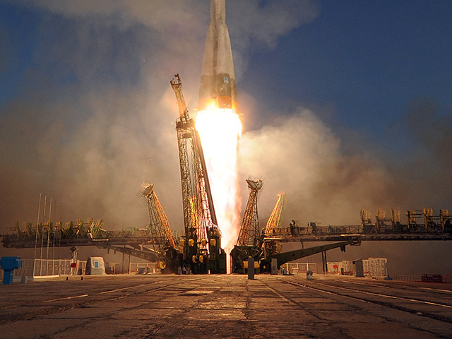 Старт ракеты-носителя "Союз-ФГ" в декабре 2015